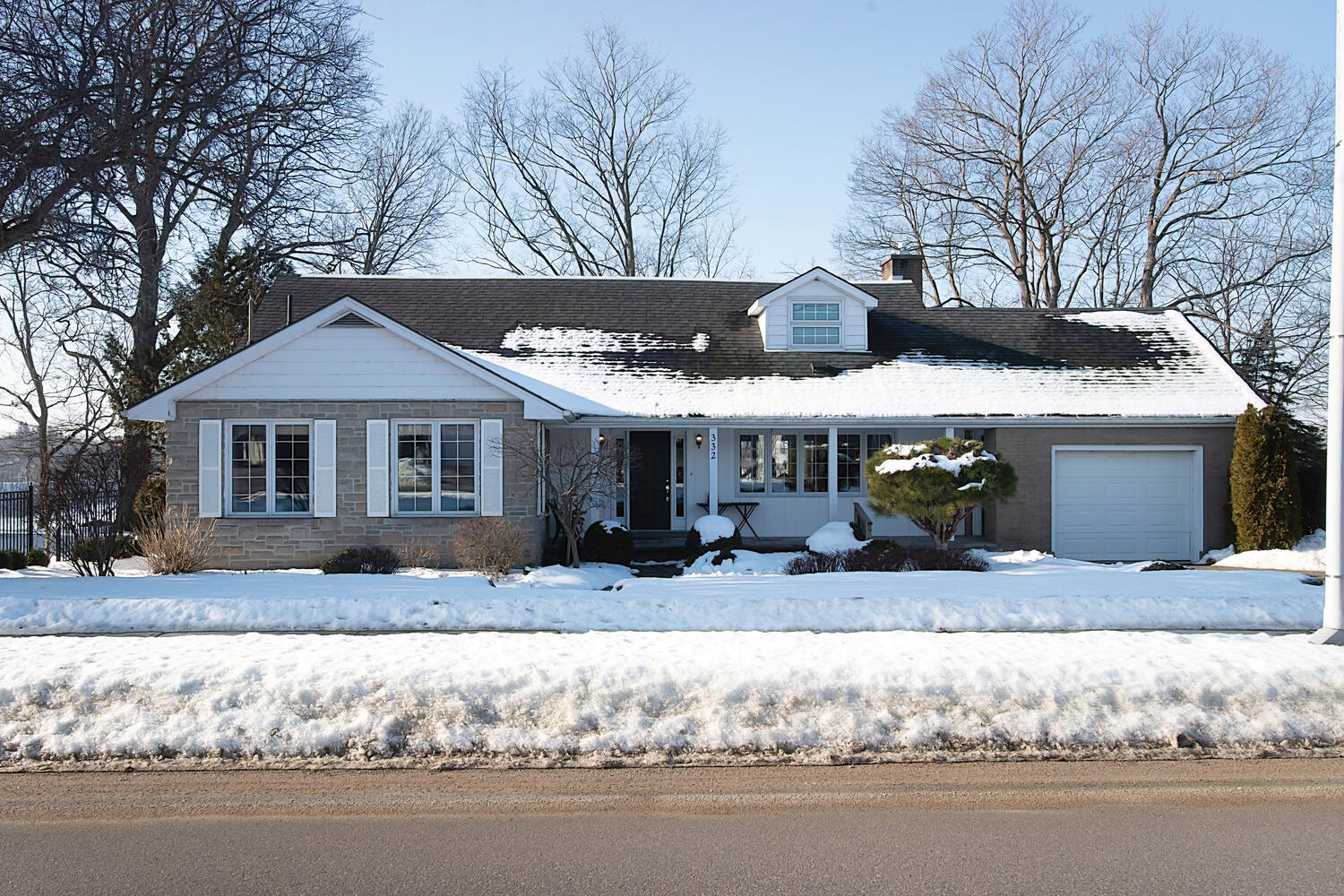 332 Emily St St Marys ON N4X-large-003-046-Front Exterior-1500x1000-72dpi